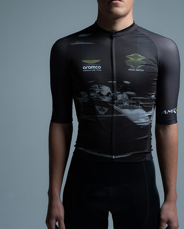 【預購】PedalMafia 車衣 Core Jersey Aston Martin Aramco F1® Team Charcoal 男款 黑