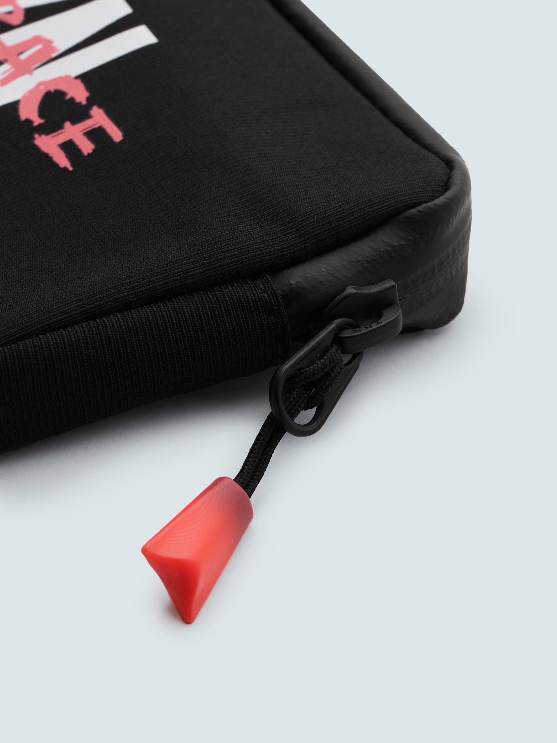 SYN 包 Rad Race Pouch Black 手機包 黑