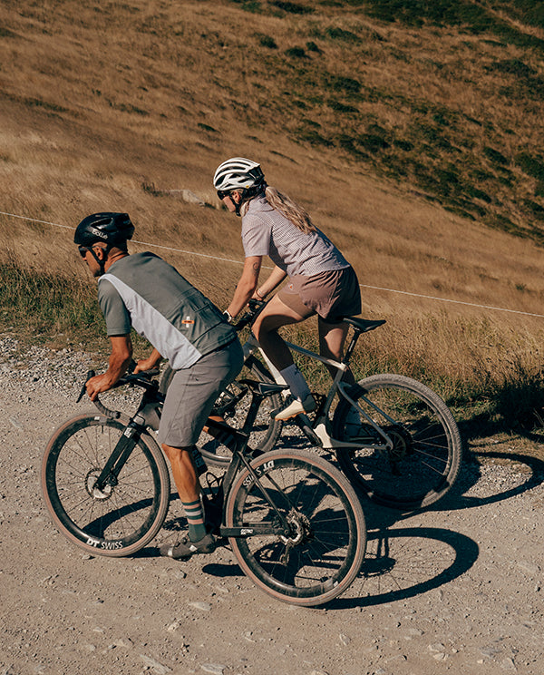 Café du Cycliste 車衣 Betty V2 Lightweight Gravel CyclingJerseyScots Pine 短袖男松木綠