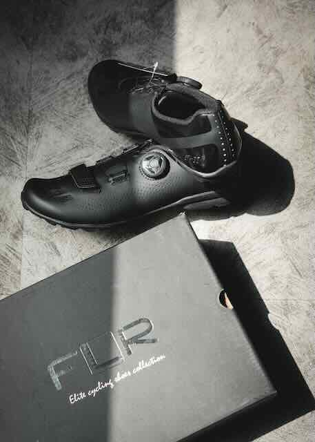 FLR 單旋鈕硬底鞋 F-11 Black+Rubber Sole 黑
